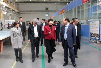 楊靜帶隊(duì)赴大連華晨考察洽談專用車項(xiàng)目